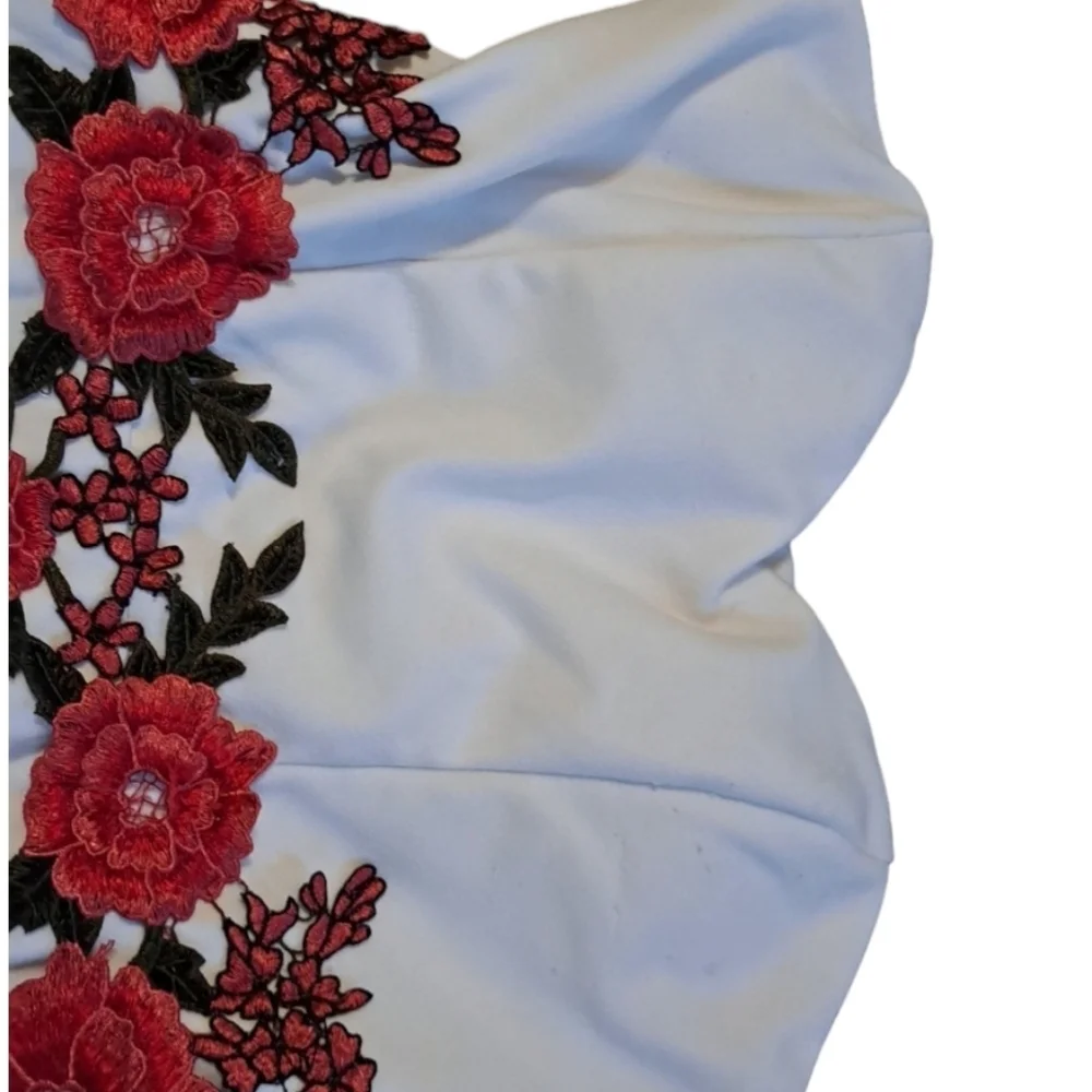 Size 3/4 Short White Strapless Embroidered floral waistband Back zipper. - Picture 4 of 9
